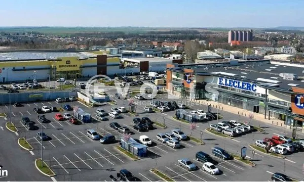 Local commercial 892 m²