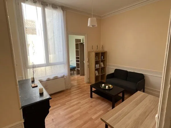 T1 meublé place D'erlon pour 630 euros 