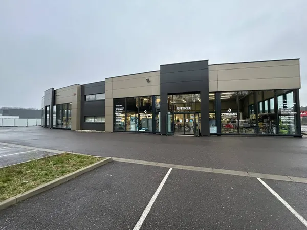 Local commercial 1049 m² 