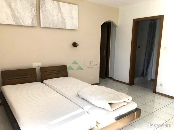 Studio 1 pièce 27 m² 