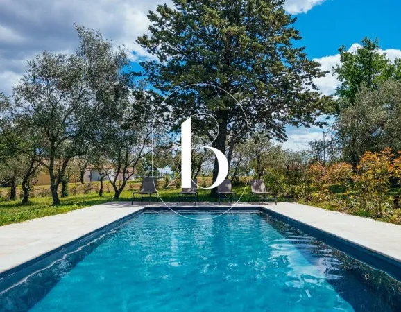 Villa 7 pièces 300 m² 