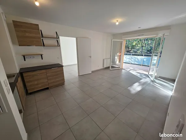 T2 43 m² - Dernier étage, vue pinède, box + parking - à 15 min d'Aix-en-Provence 
