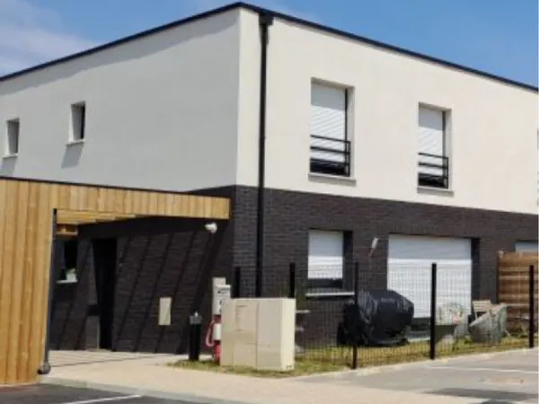 Maison contemporaine avec jardin et garage 