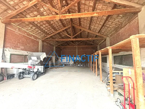 EGUILLES - Entrepôt 200 m² en campagne 