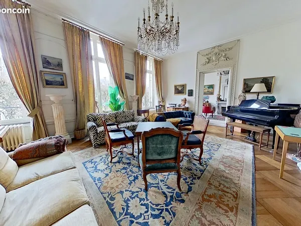 Appartement 8 pièces 241 m² 