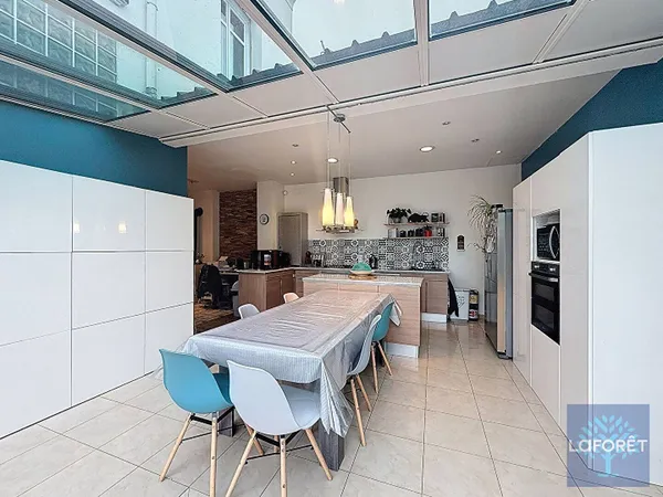 Maison 8 pièces 200 m² 