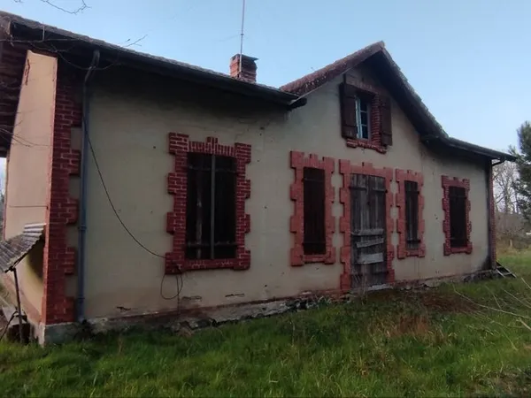 Maison et dépendance à rénover 