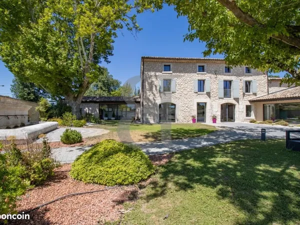 Mas 7 pièces 468 m² 