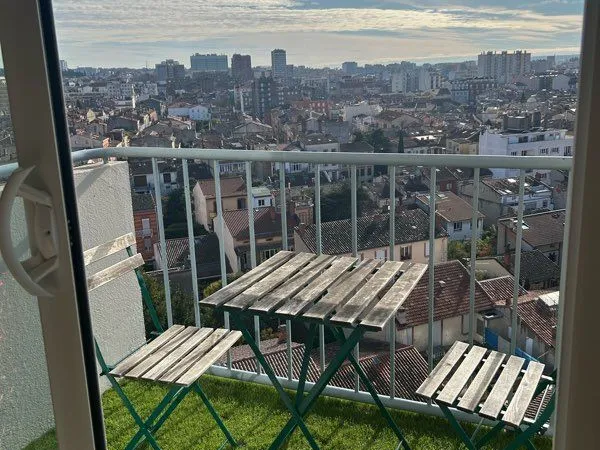 Location meublée chalets avec vue et balcon 