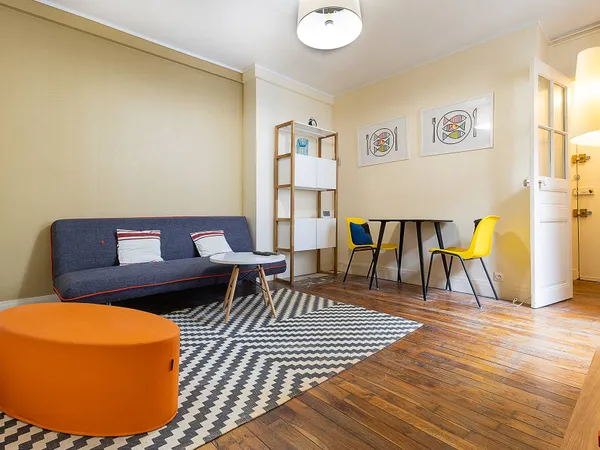 Loue F2 meublé Fontainebleau centre lumineux au calme - 33m² 