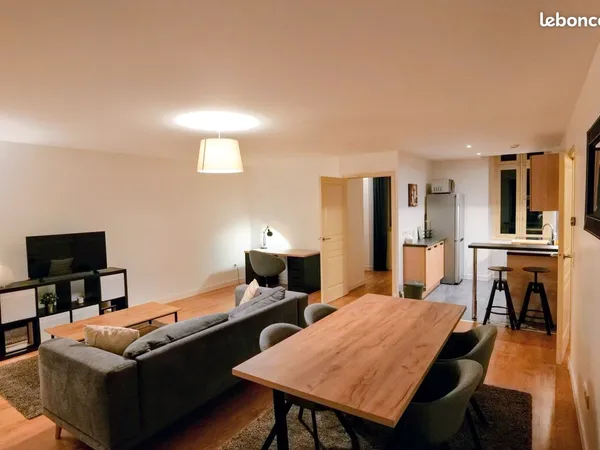 Ville Haute / Cathédrale - 3 pièces meublé de 76 m² + parking - Disponible 