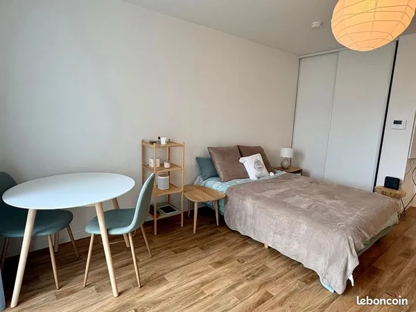 Studio 1 pièce 27 m² 