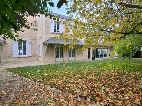 Maison 6 pièces 253 m² 