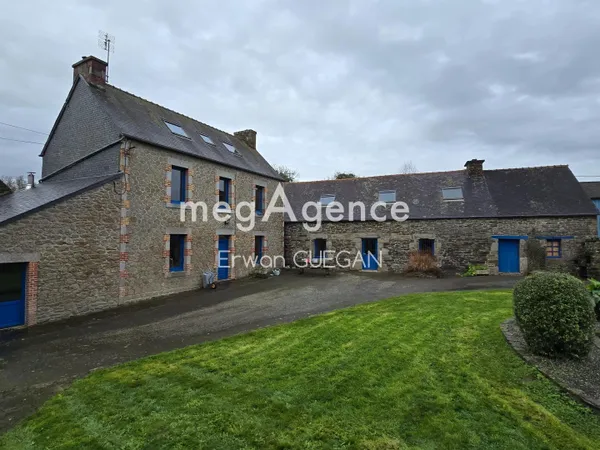 Belle Propriété avec dépendances et parcelle boisée 