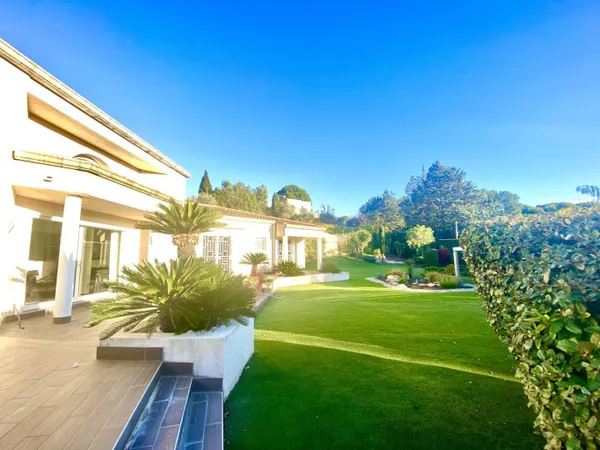 Maison 7 pièces 229 m² 