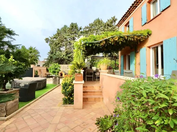 Maison T4 proche centre-ville La Londe les Maures