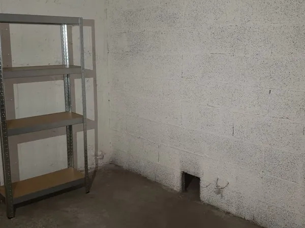 GARAGE / BOX SÉCURISÉ (secteur quartier Berriat / Nicolas Chorier / rue d'Alembert ) 