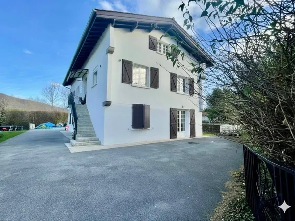 Maison 9 pièces 200 m² 