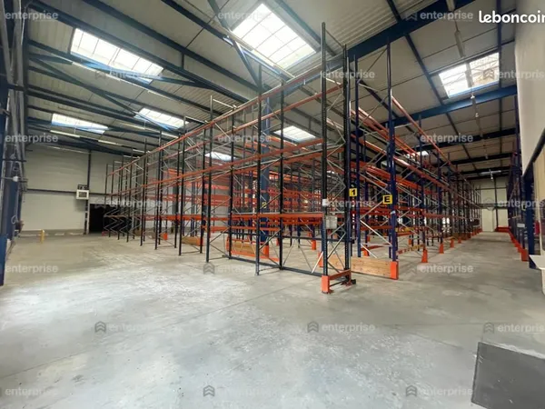 Local logistique 7 400 m² 