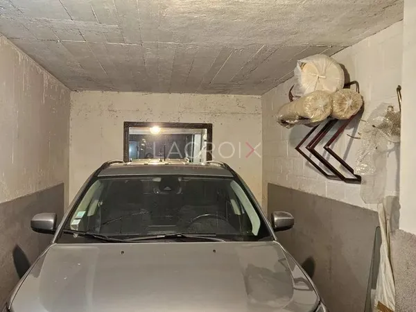 Parking/box 1 pièce 11 m² 