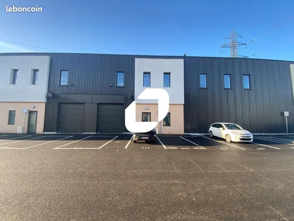 Local d'activité 208 m² 