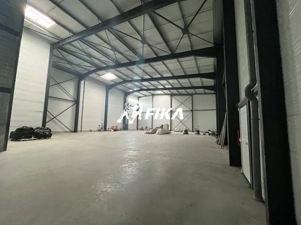 Local d'activité 886 m² 