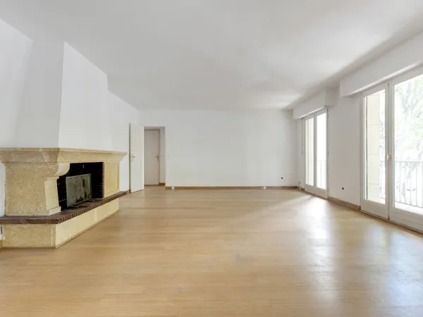 Vends Versailles avenue de Paris - Appartement 150m², 5 chambres avec parking et ascenseur 
