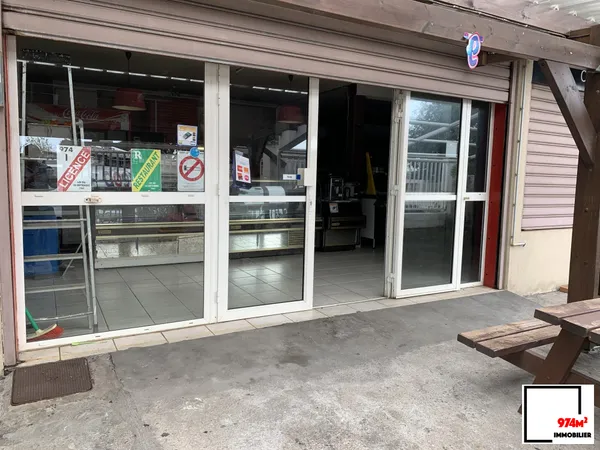 LOCAL COMMERCIAL AVEC TERRASSE 