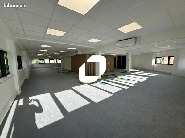 Bureau 280 m² 
