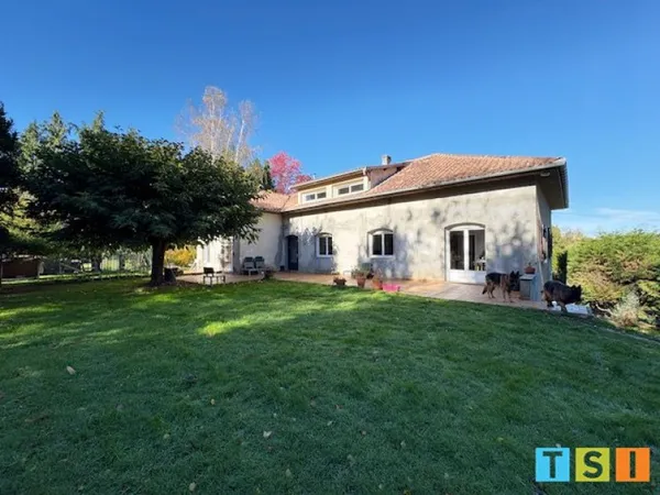 Maison 8 pièces 223 m² 
