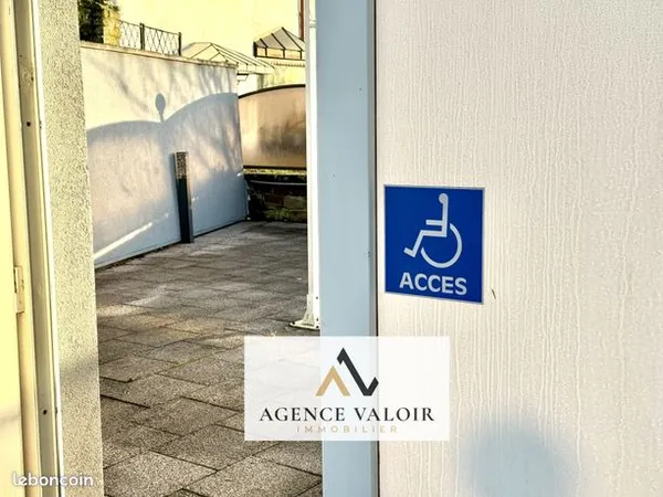 Local commercial 160 m² 