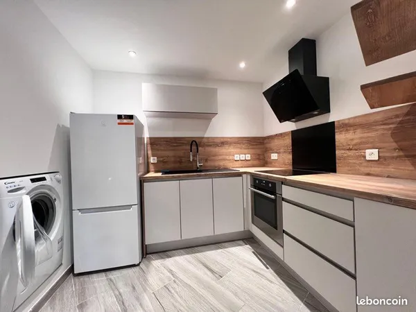 À vendre - F2 moderne en duplex de 50,32 m² avec terrasse et jardin à Pietrosella, proche plages 