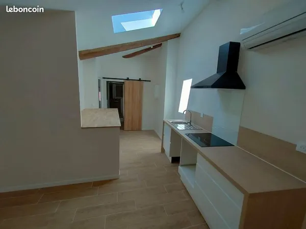 Appartement T2 - 3eme étage - entièrement rénové - centre ville Malaucène 