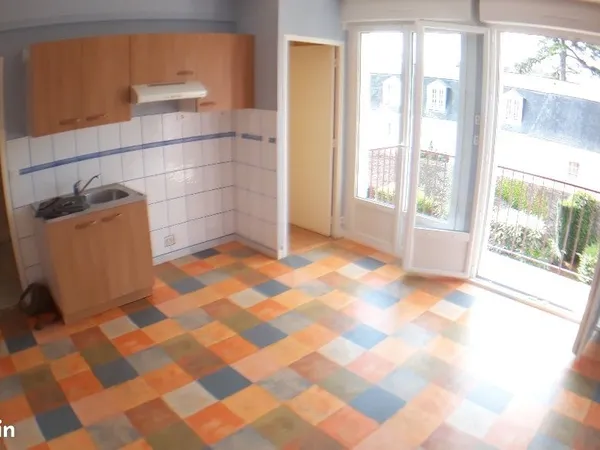 Appartement de type 1 quartier Haute Follis parking balcon 