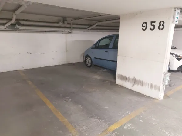 Avenue Marceau- Emplacement parking ! 