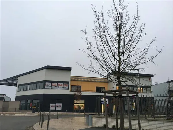 Local d'activité 412 m² 