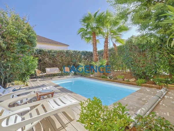 Villa 5 pièces de 97m², terrain de 290m² avec piscine et garage 
