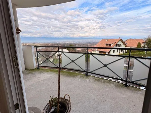 Grand Appartement balcon et vues exceptionnelles sur le Salève et Genève 