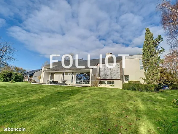 Propriété 6 pièces 275 m² 