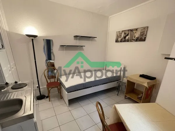 Studio 1 pièce 13 m² 