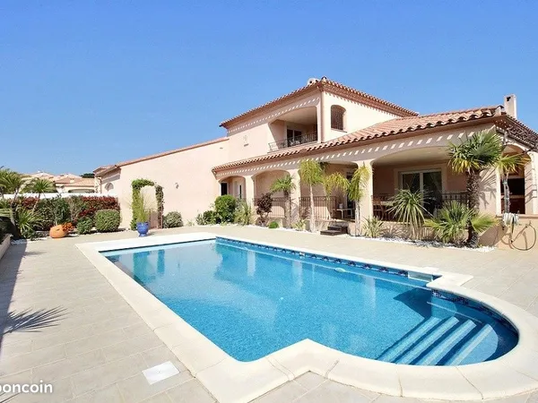 Villa 4 pièces 162 m² 