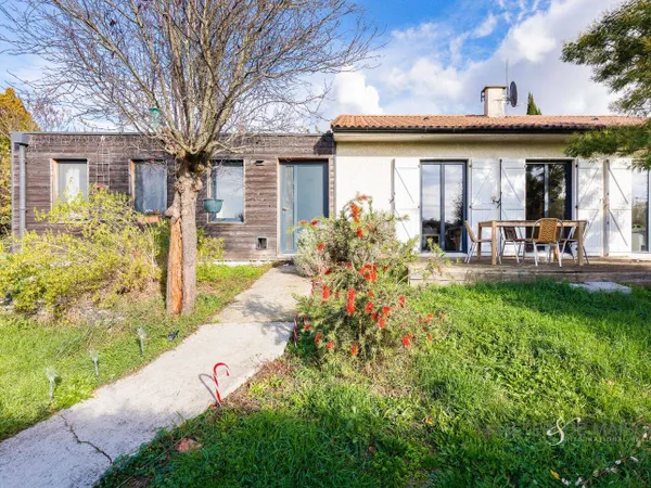 Maison de plain-pied 7 pièces 145 m² 