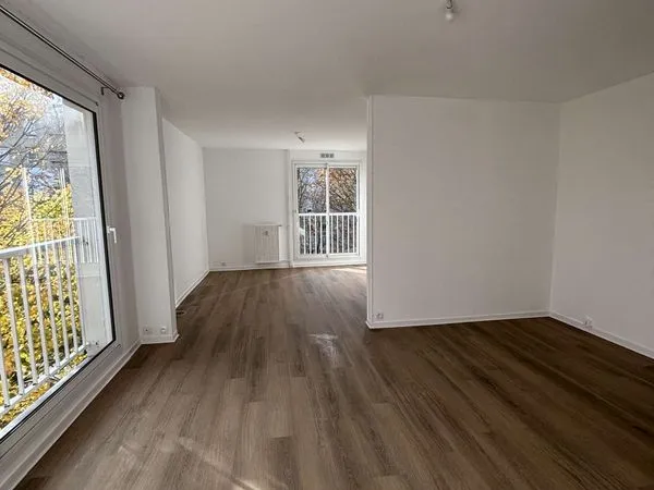 Appartement à loué 690 