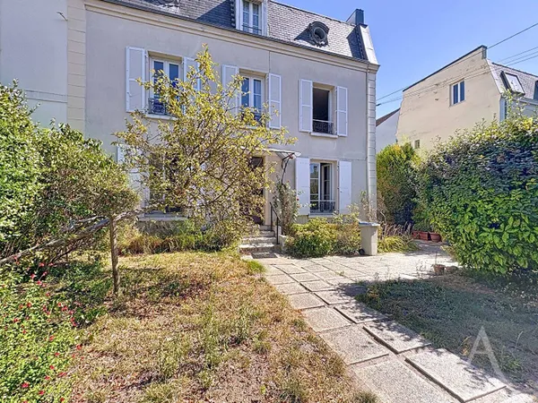 Maison 10 pièces 158 m² 