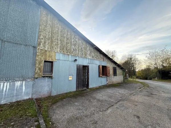 Local commercial 2 pièces 250 m² 