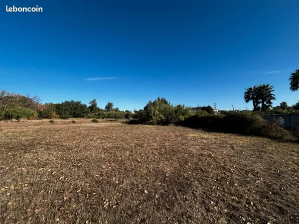 Terrain 1 055 m² Puget Sur Argens 