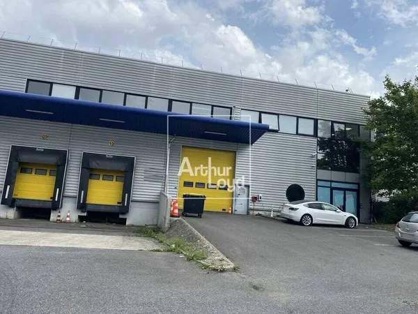 Entrepôt 1835 m² 