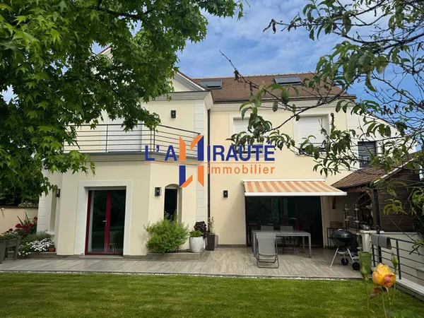 Maison 9 pièces 250 m² 