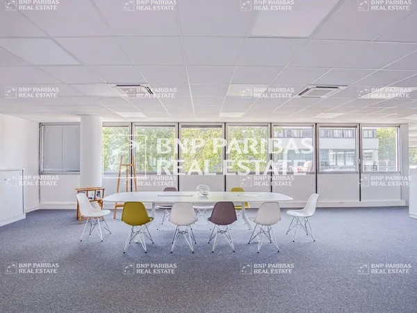 Bureaux 6 pièces 500 m² 