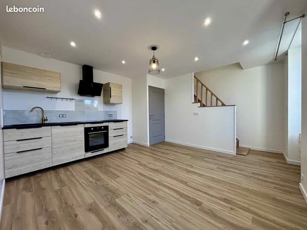 Maison ville 2 chambres sur 3 niveaux disponible à partir de janvier 2026 